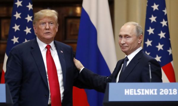 Встреча президента РФ Владимира Путина и президента США Дональда Трампа в Хельсинки Президент РФ Владимир Путин и президент США Дональд Трамп (слева) на совместной пресс-конференции по итогам встречи в Хельсинки 16 июля 2018 г.